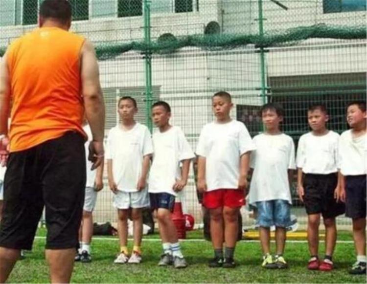 米卢时期的国足「17年前曾被米卢赞为中国足球神童的少年如今怎样了」