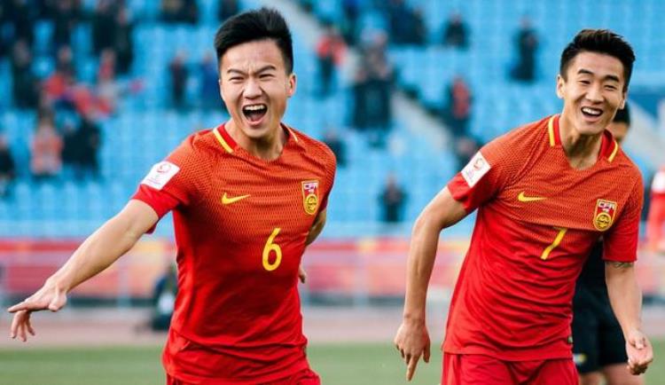 中国足球实力是不行但不意味着就能随便被欺负难道我们不能赢吗