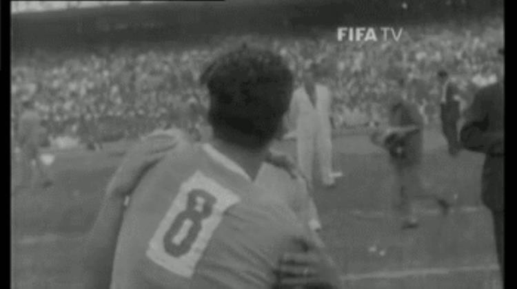 世界足球杯都是泪「20万人注视下的足坛悲剧这场世界杯决赛成为巴西足球之殇」