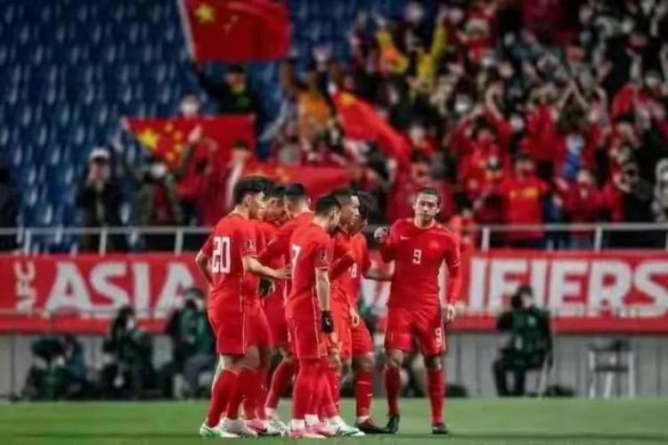 中国男足世界杯出线「中国男足终于有球可踢了亚洲杯24强出炉国足力争小组出线」