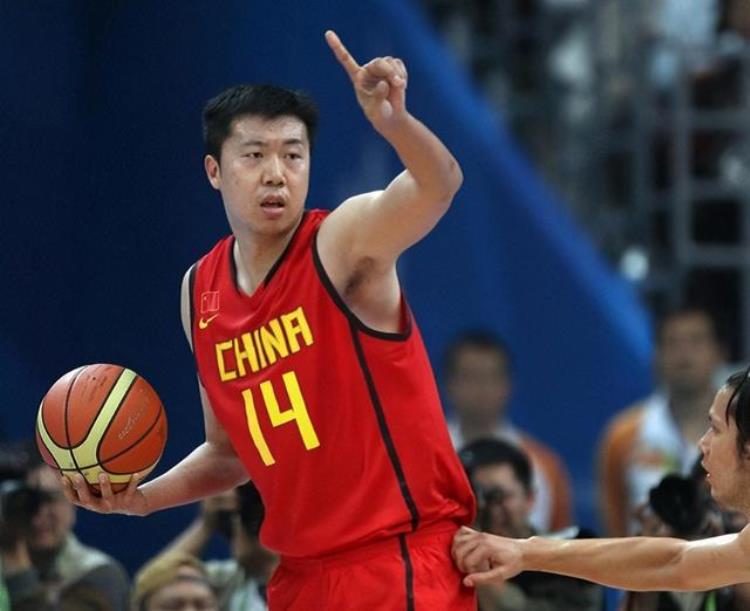中国男篮 姚明 易建联 王治郅「历届中国男篮队长都是谁姚明当过吗那王治郅和易建联呢」