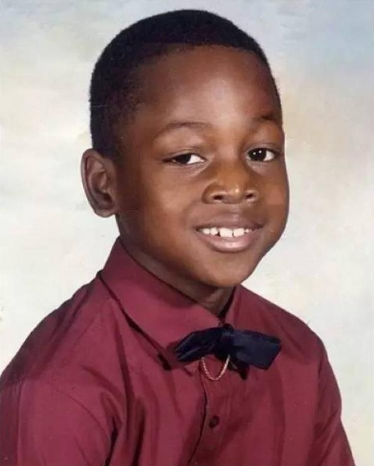 库里和詹姆斯小时候照片「NBA球星童年照詹皇很萌姚明很潮看到阿杜忍不住笑了」