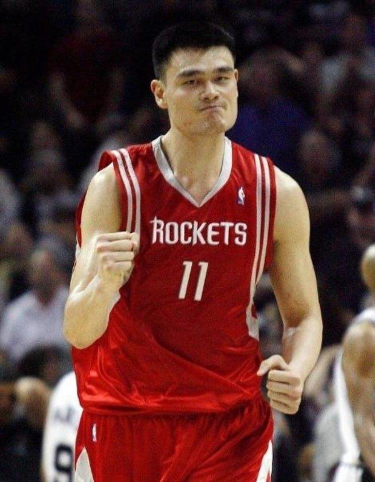 11号球衣最出名篮球明星,姚明的十一号球衣在火箭退役了吗