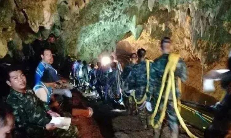 泰国少年足球队被困山洞10天后奇迹生还,泰国少年足球队与教练被困洞穴9天