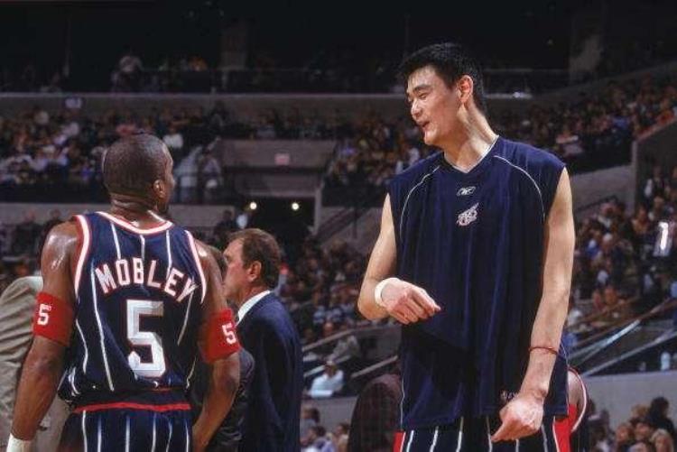 姚明在NBA第一位队长曾护姚明喷对手却成交易麦迪的筹码