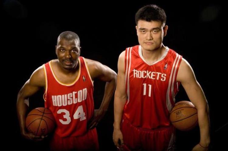 2002年姚明以状元的身份入选NBA,姚明为什么能进入nba名人堂