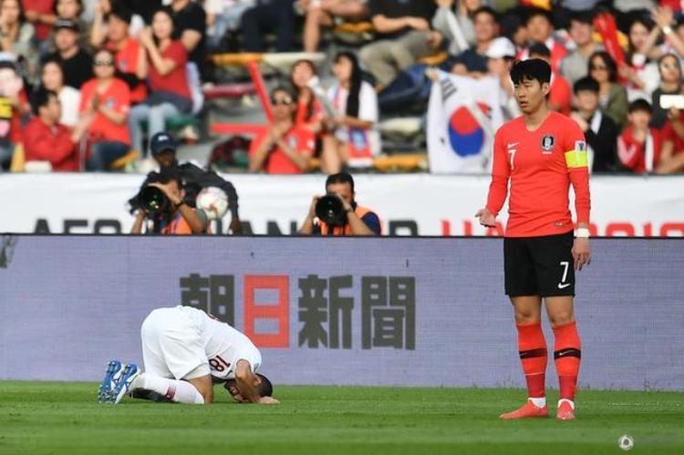 中国籍裁判干得漂亮韩国进球被吹教练场边被训也就欺负国足吧