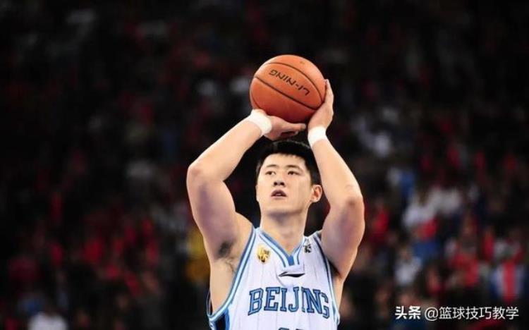 姚明和易建联第一次nba交手,姚明和易建联nba对决