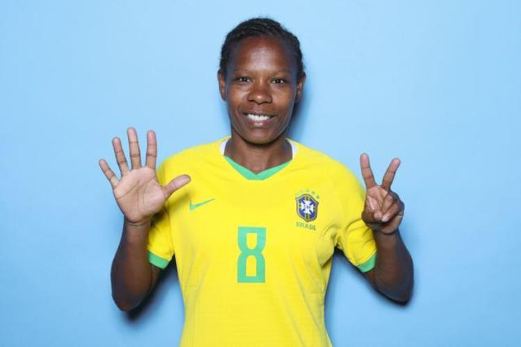 巴西女足活化石43岁的福尔米加第七次出战奥运