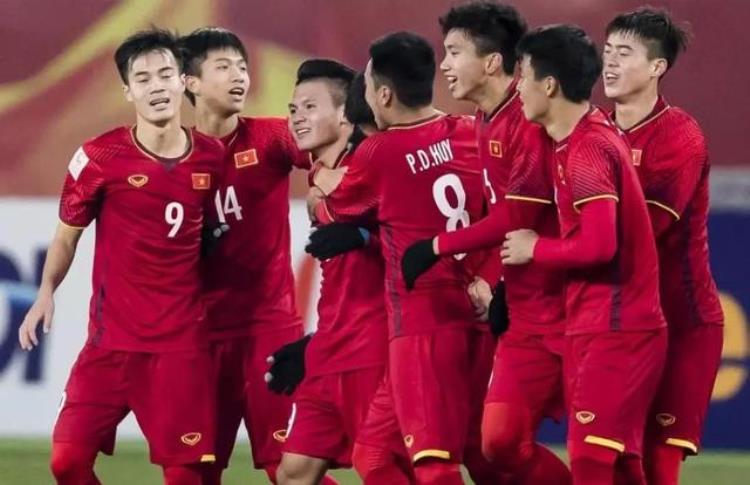 国足1:3负越南无缘卡塔尔世界杯人民日报都看不下去了