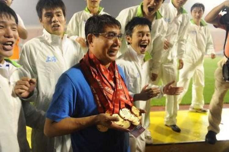 73岁徐根宝又练了个小号全运男足上海U18队夺冠