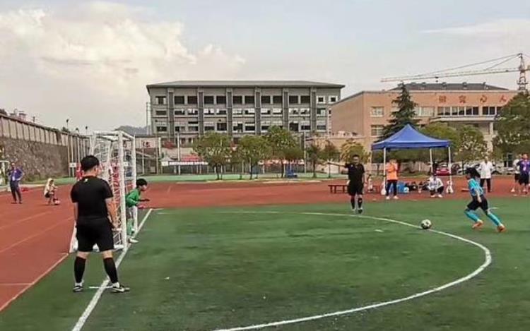 学校的足球比赛「小足球大教育横店三校首次承办省级大赛」