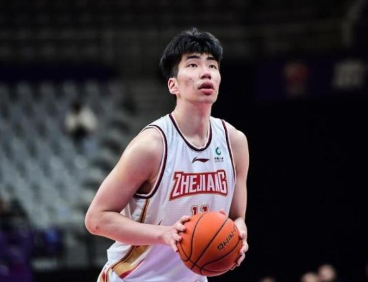 中国小姚明被NBA冠军试训三分32中28辅佐字母哥成大洛接班人