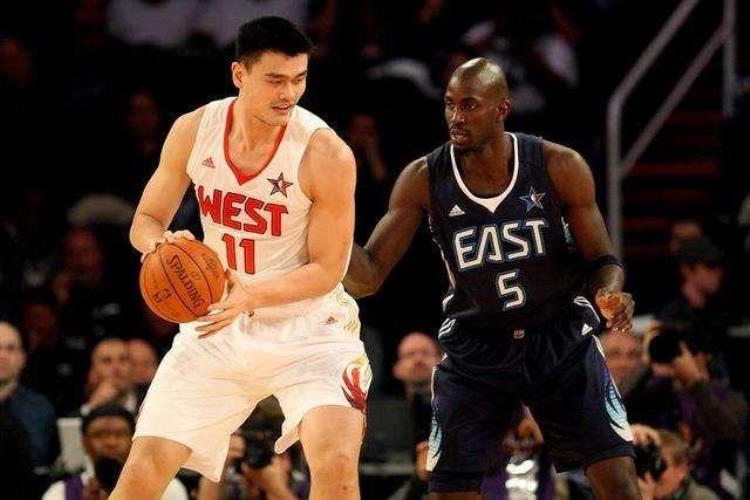 姚明一共盖了奥尼尔多少次「巅峰姚明在NBA有多强上演梦幻脚步晃开对手奥尼尔被他连帽3次」