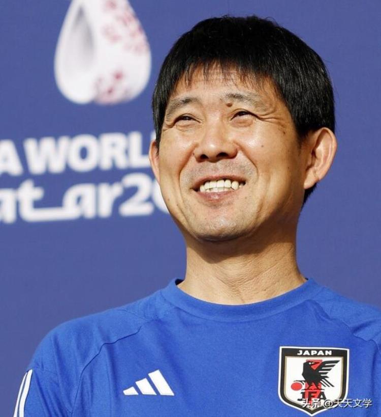 日本队主教练森保一「日本国足主帅森保一和妻子青梅竹马妻子很低调是一位贤妻良母」