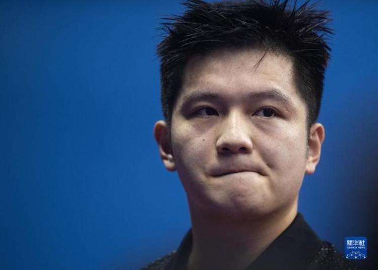 全国乒乓球锦标赛团体赛男子八分之一决赛王楚钦以2比3不敌福建队球员郑培锋