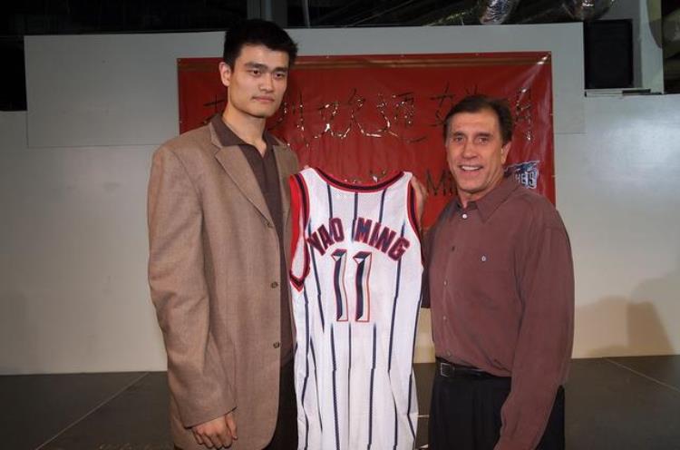 一个人的中国梦从走出国门到NBA一代传奇姚明的辛酸历程