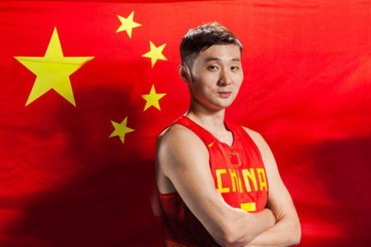 中国男篮5位置最强之人卫东对科比砍30姚明放NBA也是内线霸主