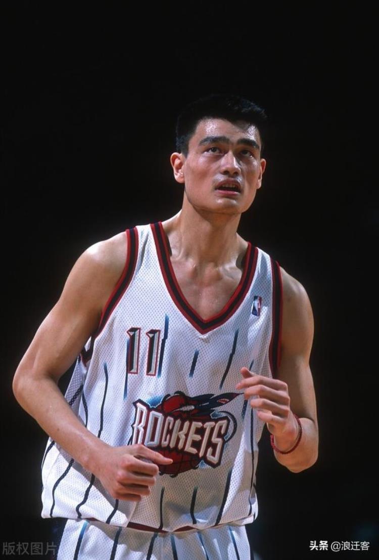 姚明加入火箭队「把中国篮球引入西方姚明是如何作为状元一步一步融入火箭队的」