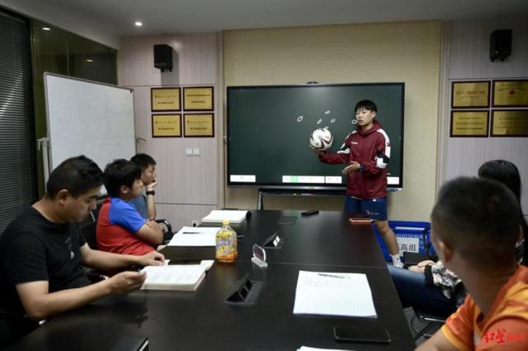 中国守门员水平倒退了区楚良等国门发起公益项目培训守门员教练
