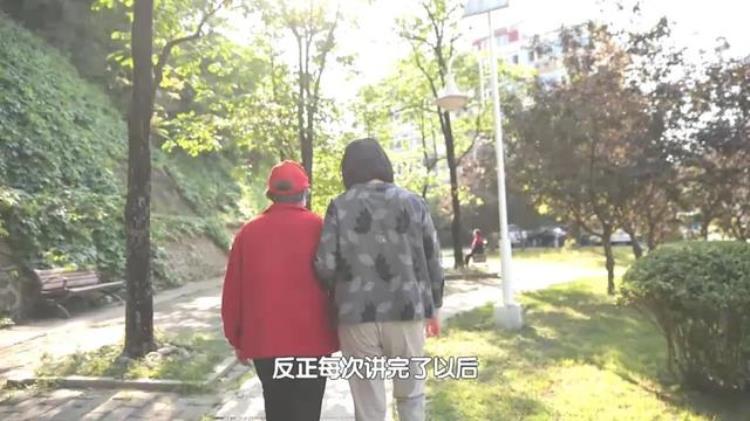 手脚常动人更长寿94岁奶奶常练健身球和抻筋操耳聪目明