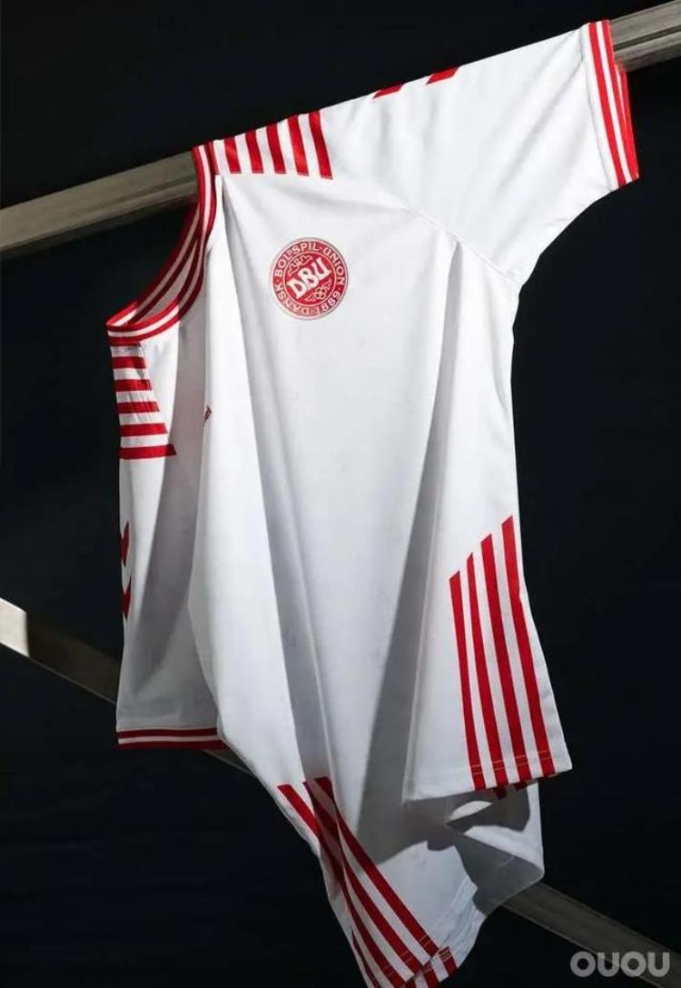 Hummel联手时尚品牌BLSHafnia丹麦国家队打造特别版球衣