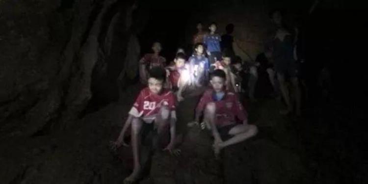 营救泰国足球少年「惊心动魄七国千人大救援泰国被困足球少年的18天」