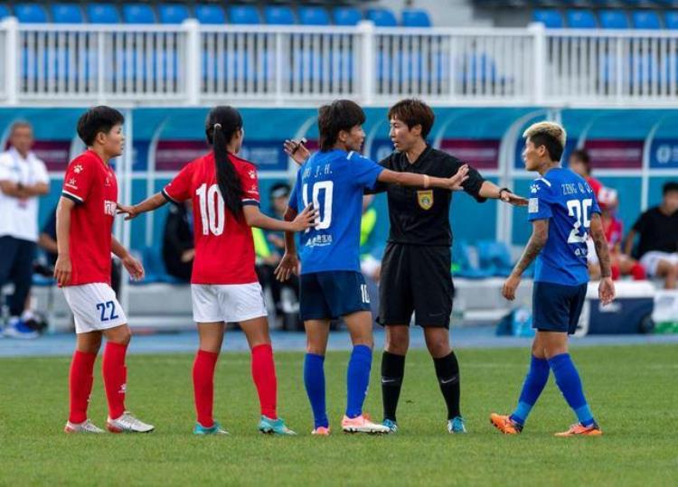 女足与男足薪资对比「为什么中国男足比女足工资高谁能从根本上解释清楚」