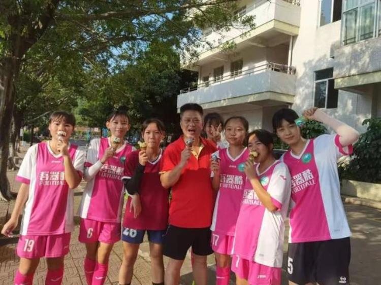 中国体操队女队教练「少年中国学体操的他带出过中国女足名宿投身足球已37年」